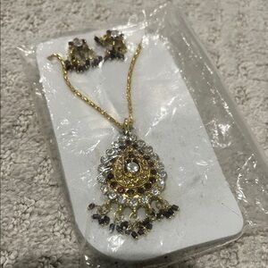 Elegant Gold and Silver Pendant Necklace Set